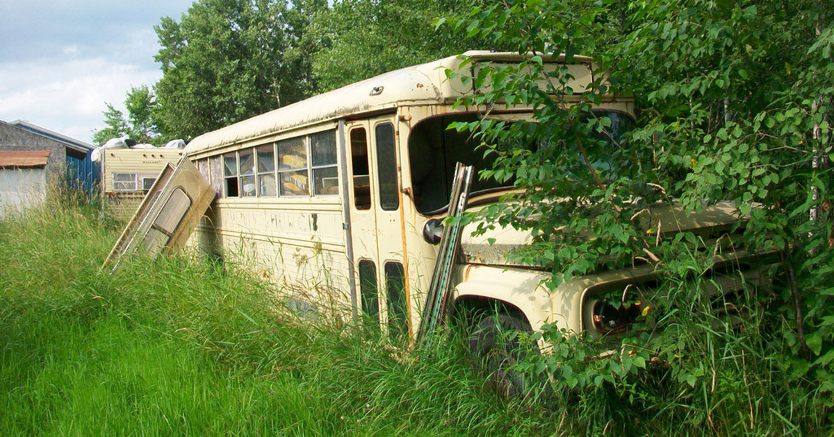 This couple renovated an old bus and the result made me want to leave everything and move in