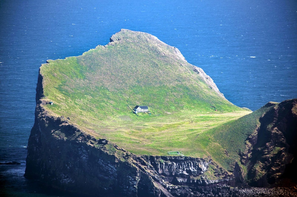18 perfect houses around the world for people who love isolated places