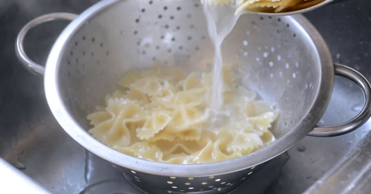 If you're filtering your pasta in the sink, here's why you should stop doing it right away!
