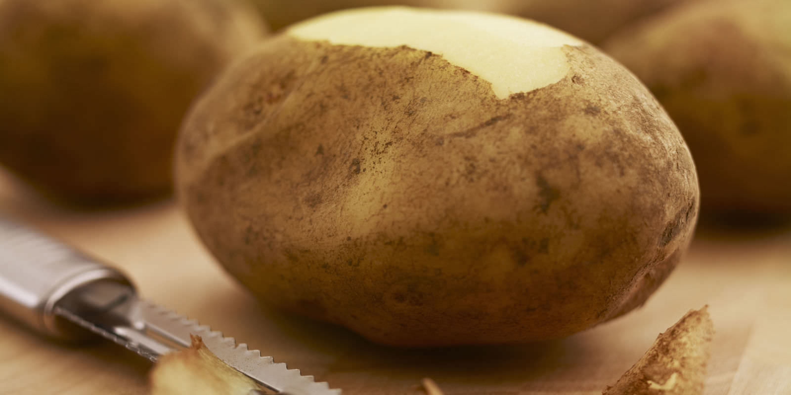 All your life you have peeled potatoes incorrectly - watch this ingenious trick by a master chef