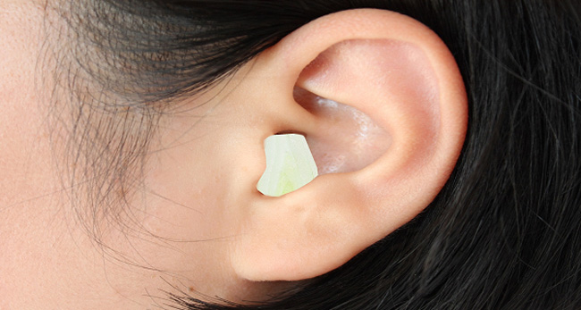 She put a piece of onion in her ear during the night, and the next morning something amazing happened!