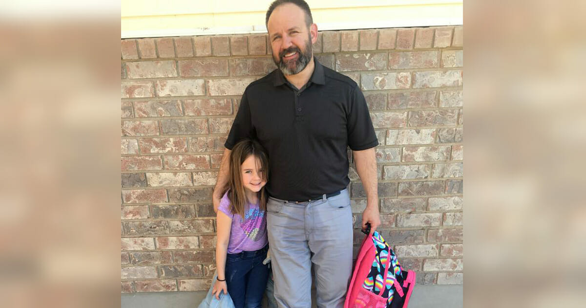 Father went to pick his 6-year-old daughter from school - the teacher saw his pants and immediately realized what happened