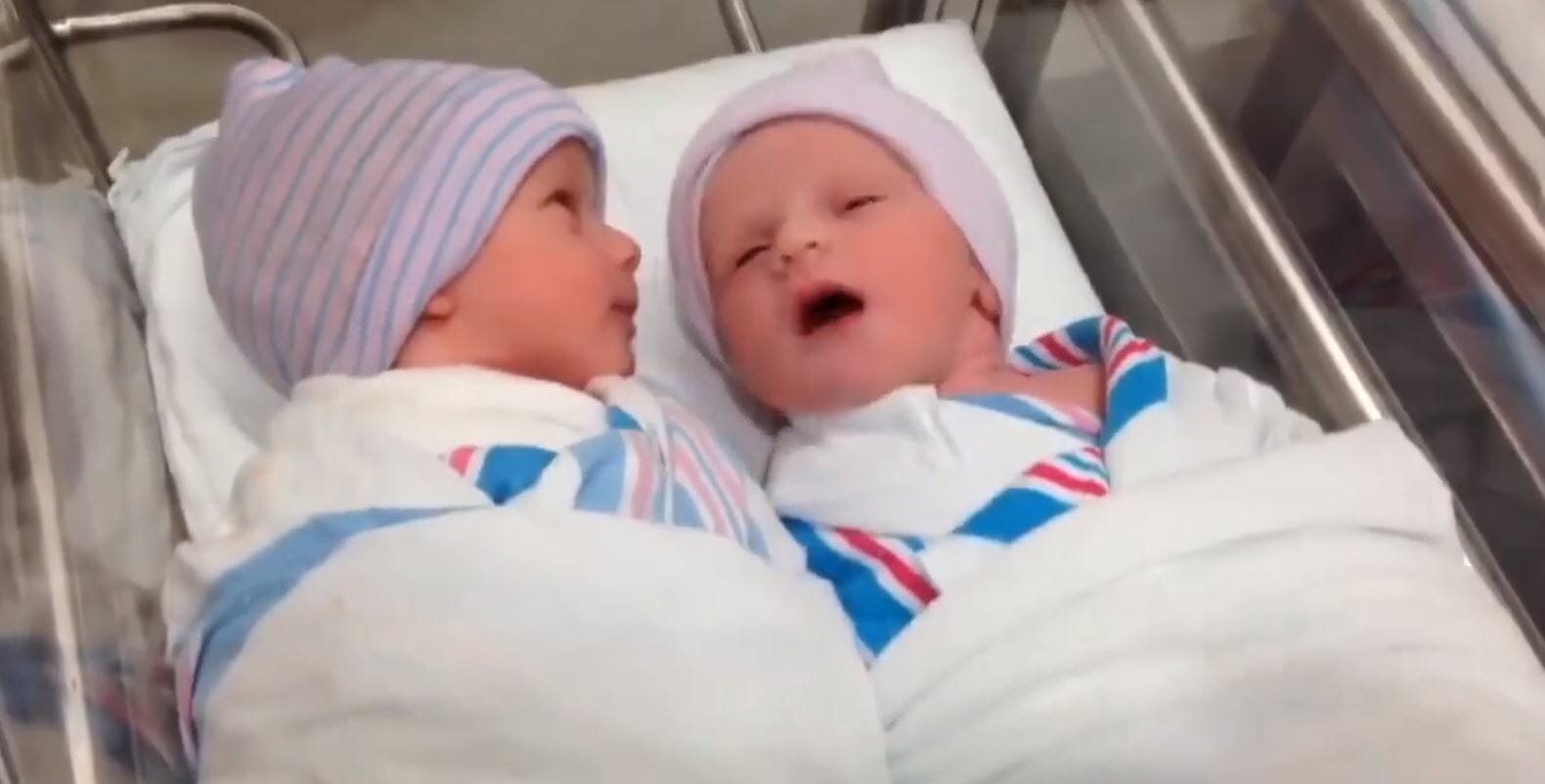 Mother started taking pictures of her twins in the hospital, then noticed an unexpected detail and immediately froze