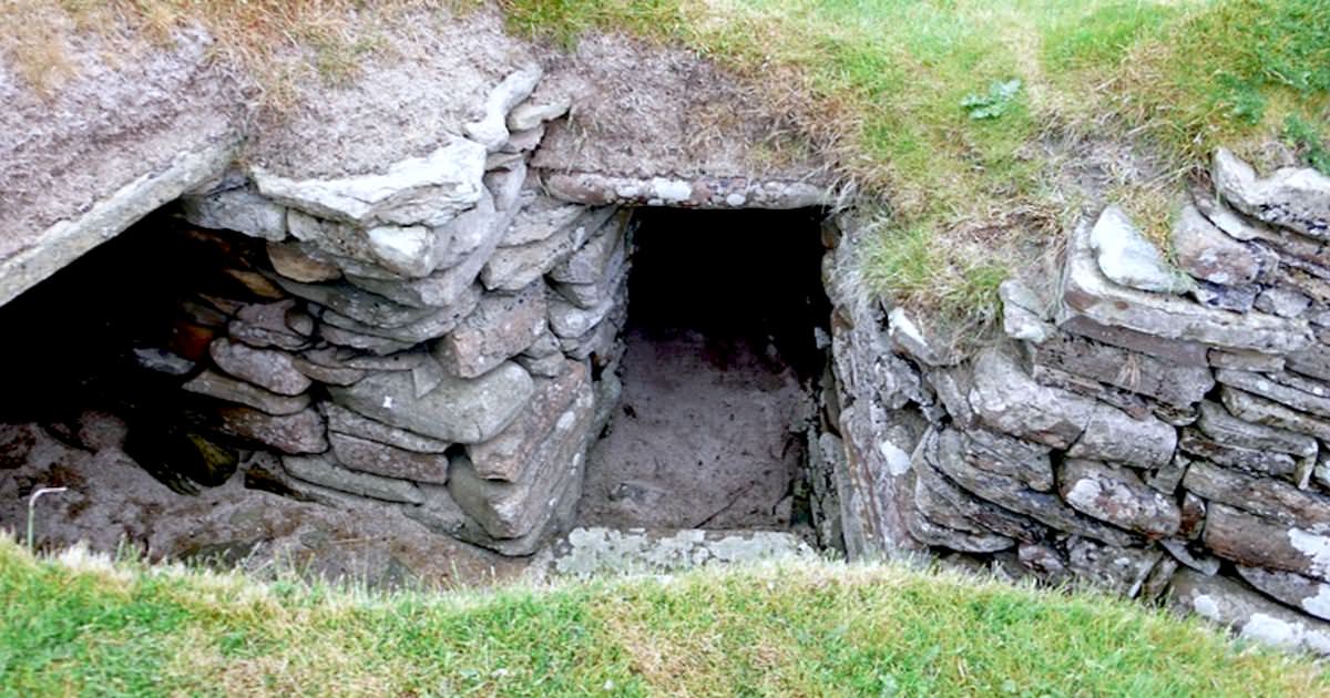 In 1850, a farmer found a secret door in the ground - what he saw on the other side shocked the whole world