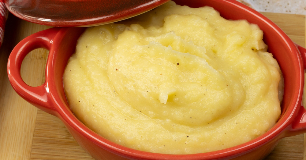 Why didn't i think of that sooner? This trick for making mashed potatoes will turn it into the perfect dish!
